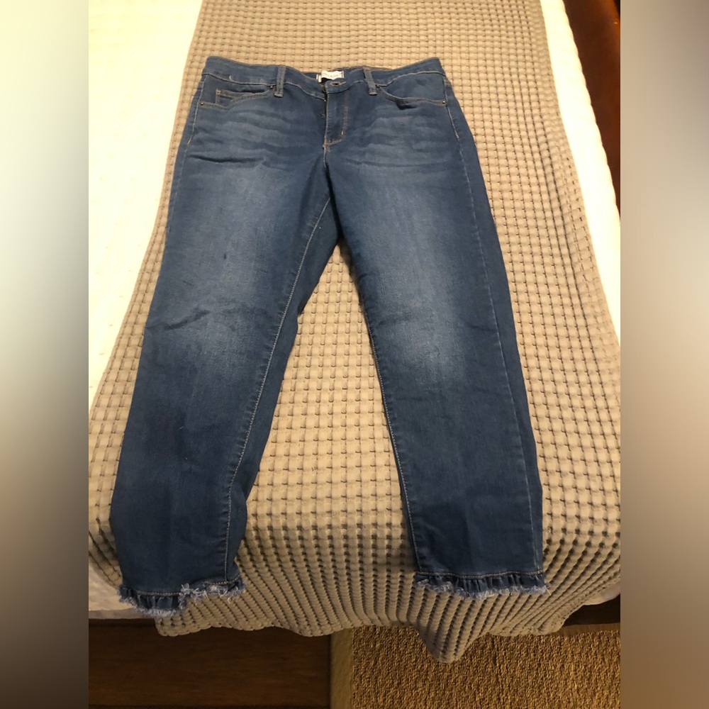 crown & ivy cropped Dark Blue Ankle Jeans